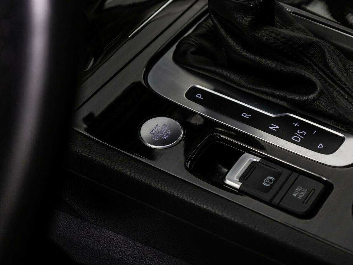 Volkswagen Touareg, 2017 Фото №21