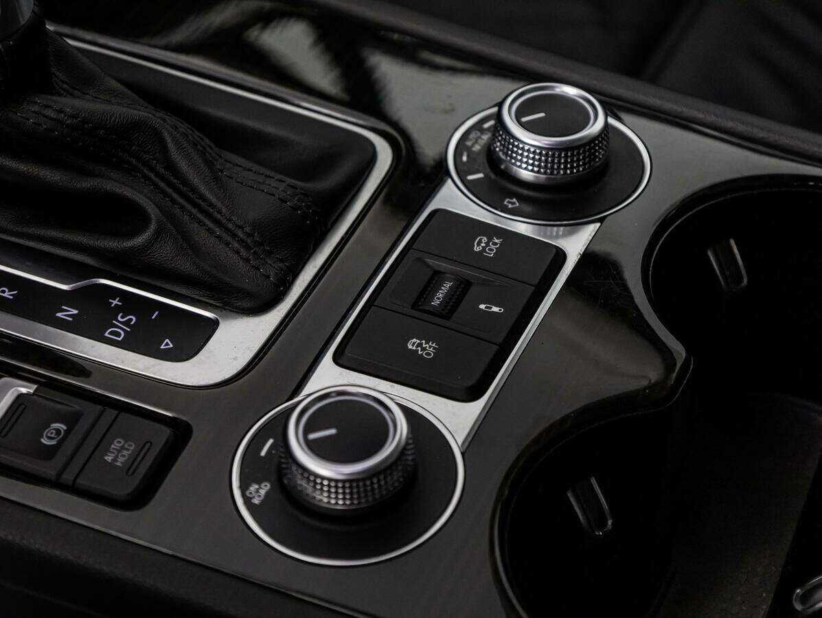Volkswagen Touareg, 2017 Фото №22