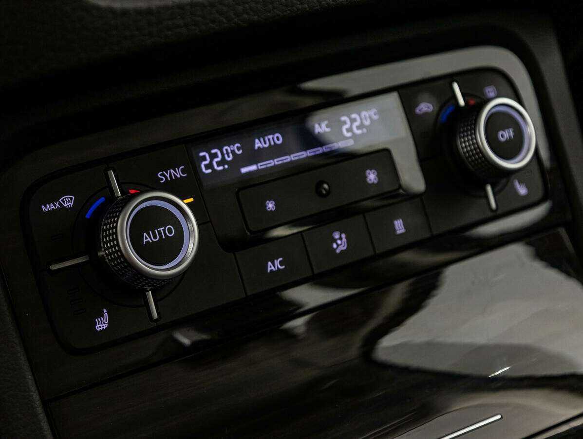 Volkswagen Touareg, 2017 Фото №24