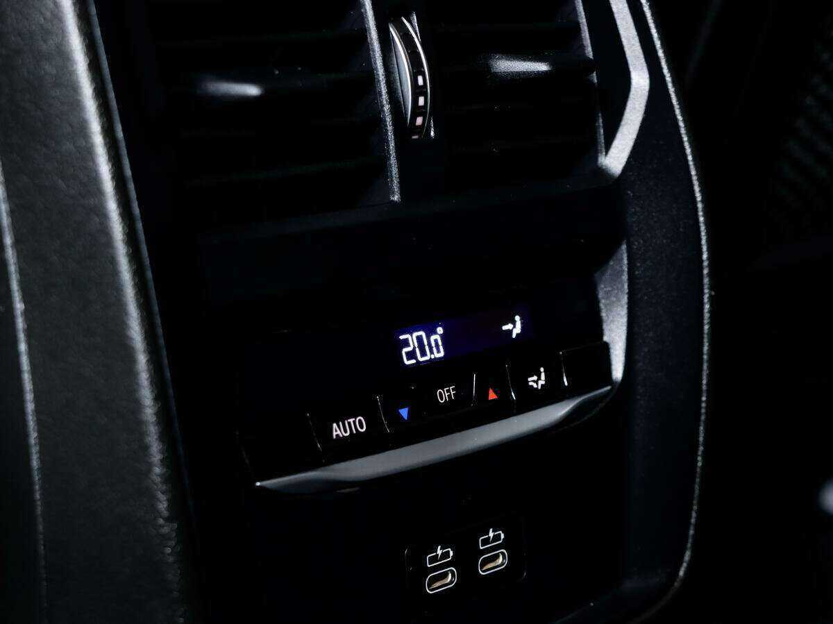 BMW 3 серии 330i, 2022 Фото №17