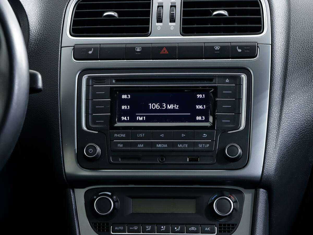 Volkswagen Polo, 2016 Фото №12