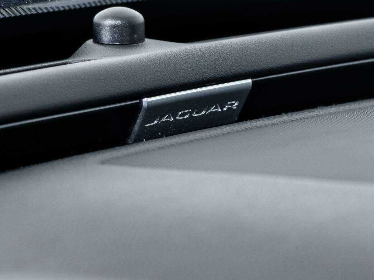 Jaguar XE, 2017 Фото №14