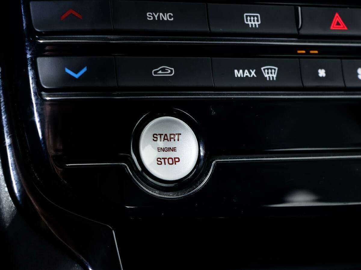 Jaguar XE, 2017 Фото №17