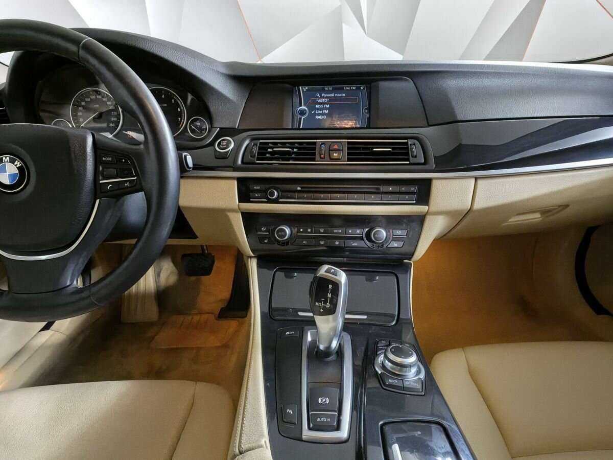 BMW 5 серии 528i, 2011 Фото №11