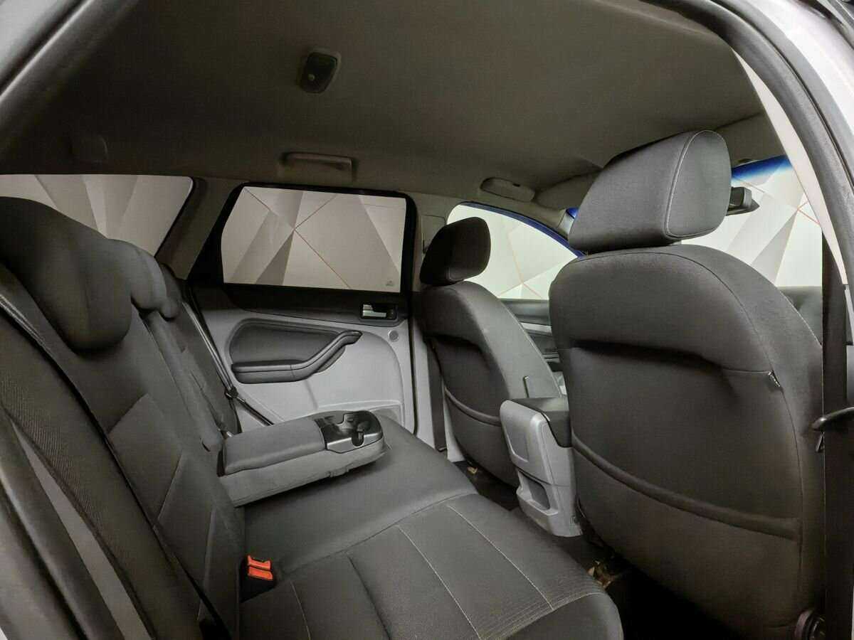 Ford Focus, 2010 Фото №11