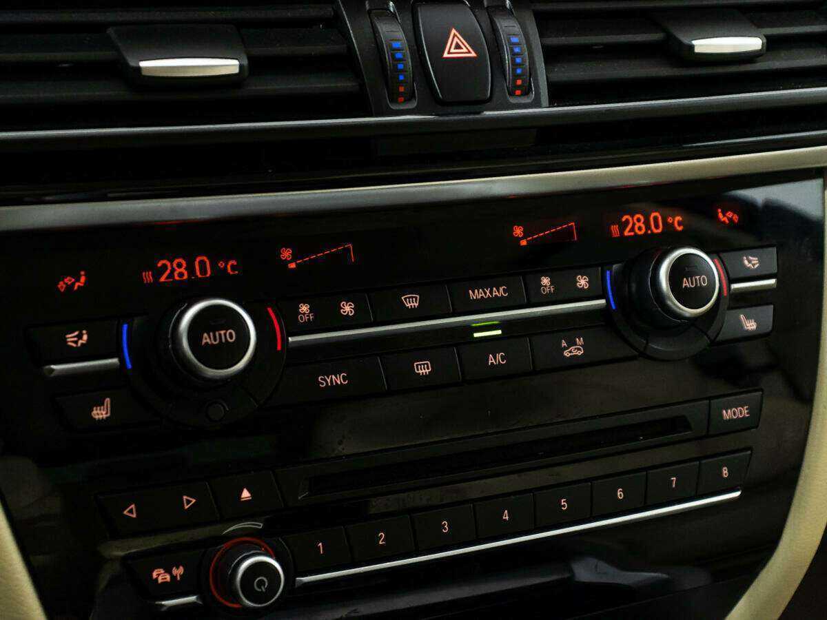 BMW X5 35i, 2015 Фото №16