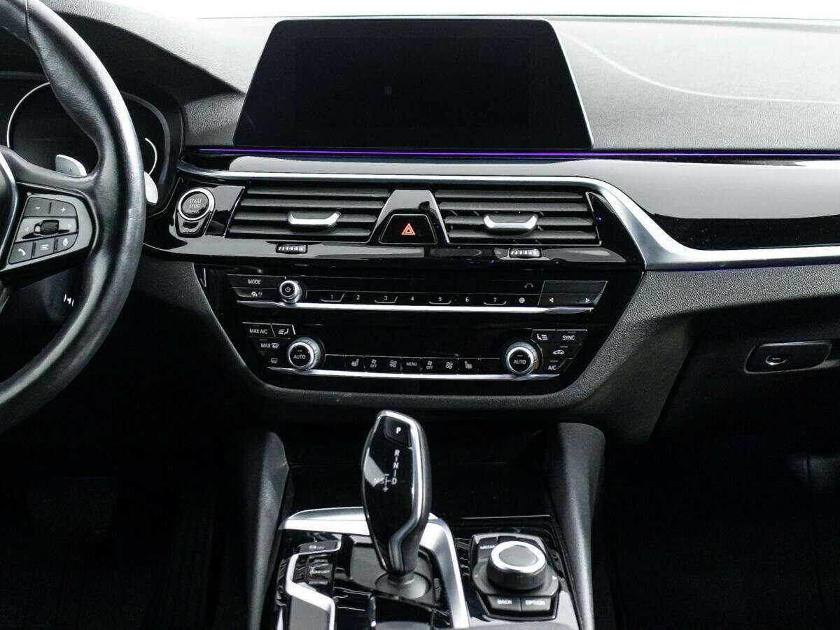 BMW 5 серии 520d xDrive, 2019 Фото №14