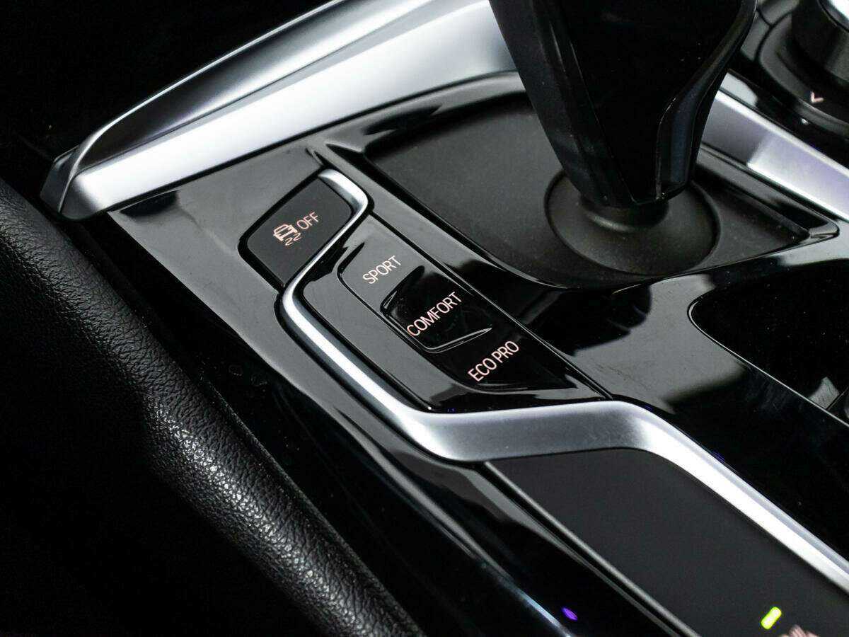 BMW 5 серии 520d xDrive, 2019 Фото №20