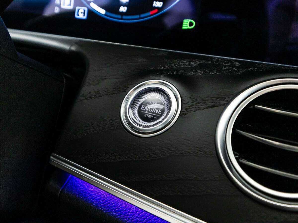 Mercedes-Benz E-Класс 200, 2021 Фото №18
