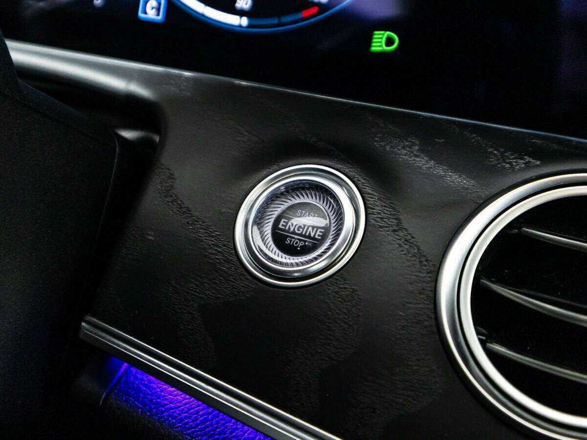 Mercedes-Benz E-Класс 200, 2021 Фото №20