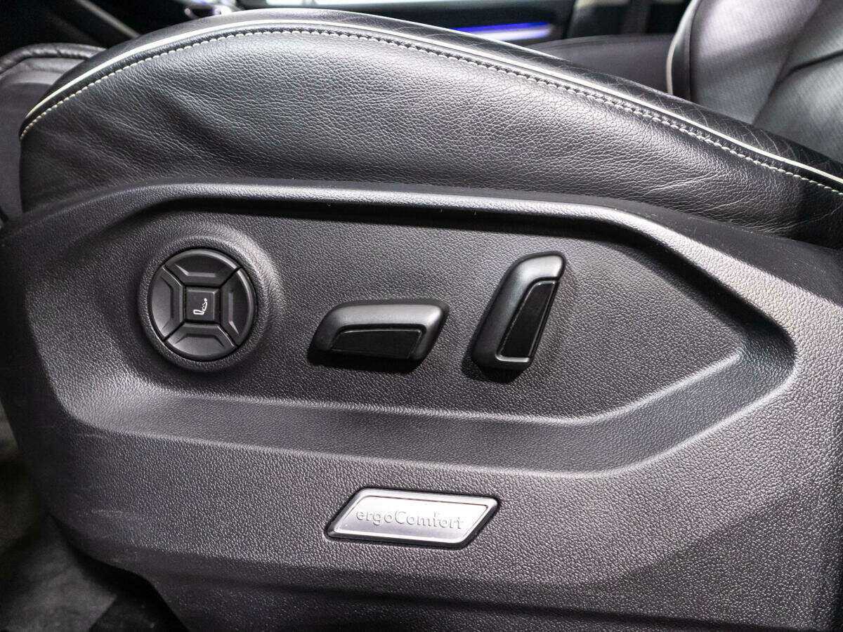 Volkswagen Touareg, 2018 Фото №16