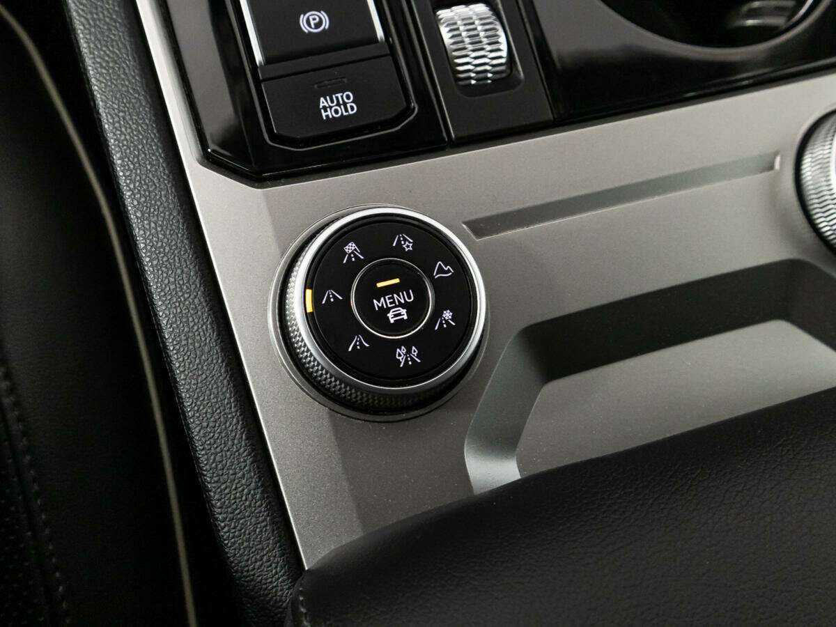 Volkswagen Touareg, 2018 Фото №20