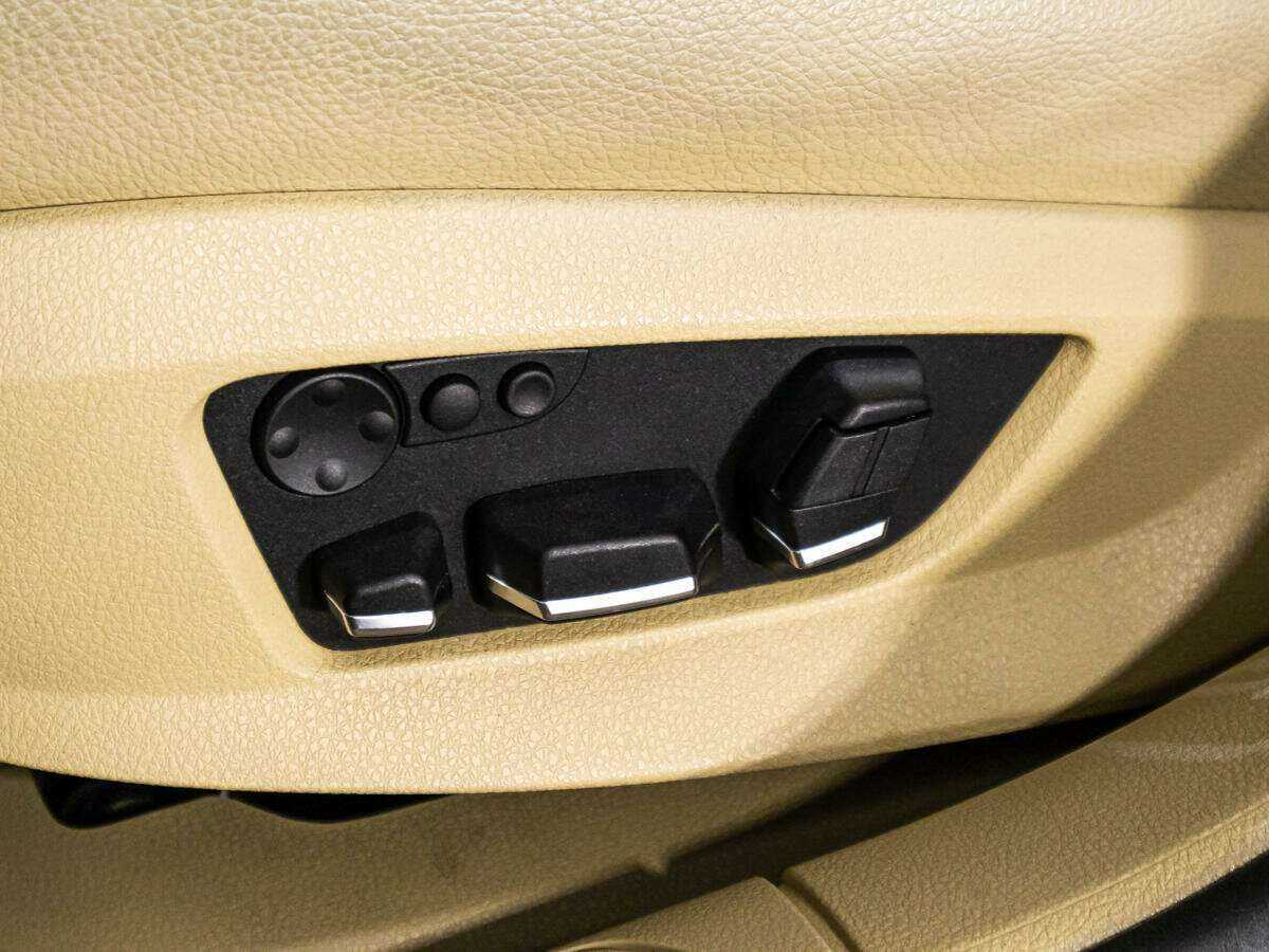 BMW 7 серии 740d xDrive, 2011 Фото №16