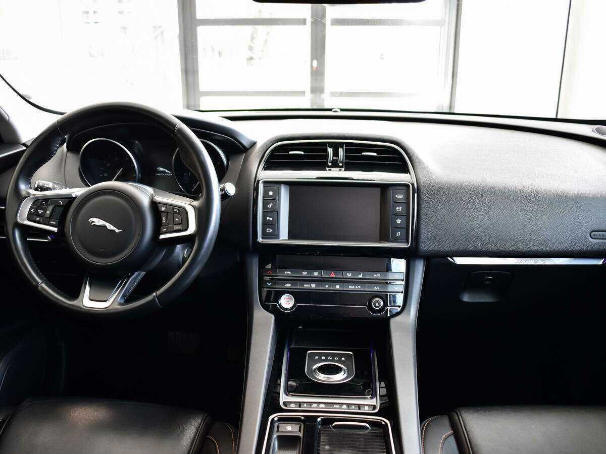 Jaguar F-Pace, 2017 Фото №11