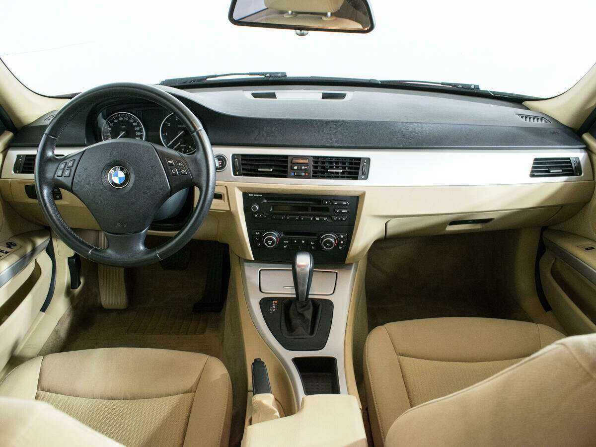 BMW 3 серии 318i, 2011 Фото №12