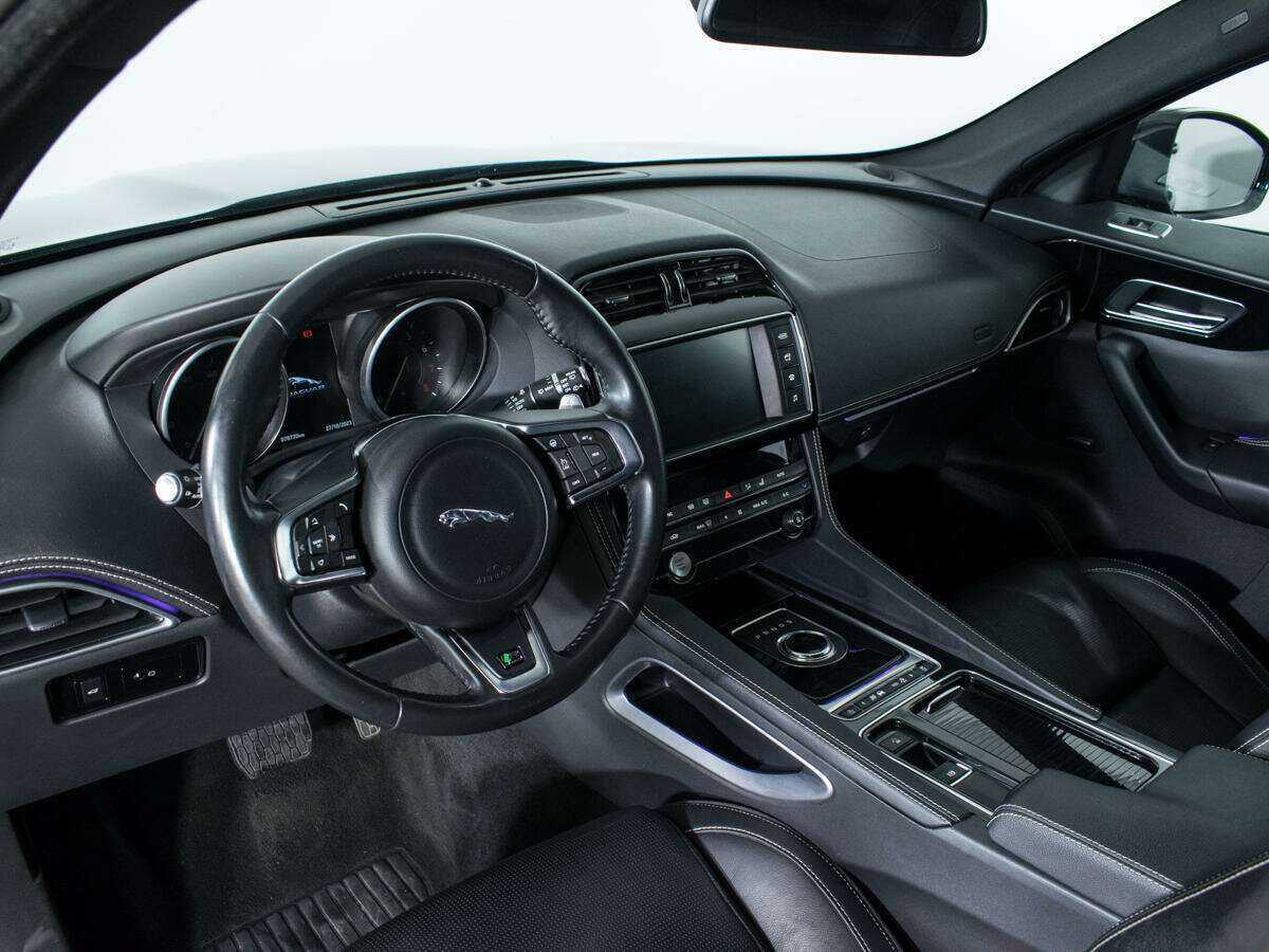 Jaguar F-Pace, 2017 Фото №13