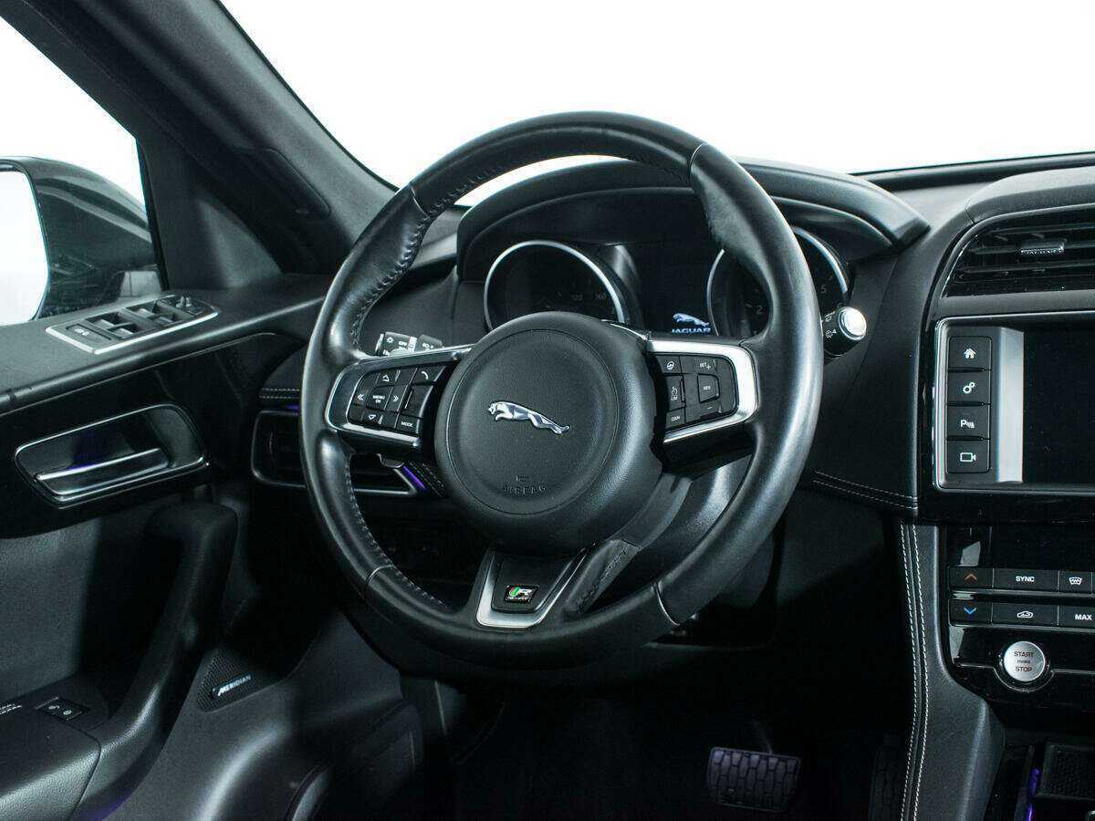 Jaguar F-Pace, 2017 Фото №14
