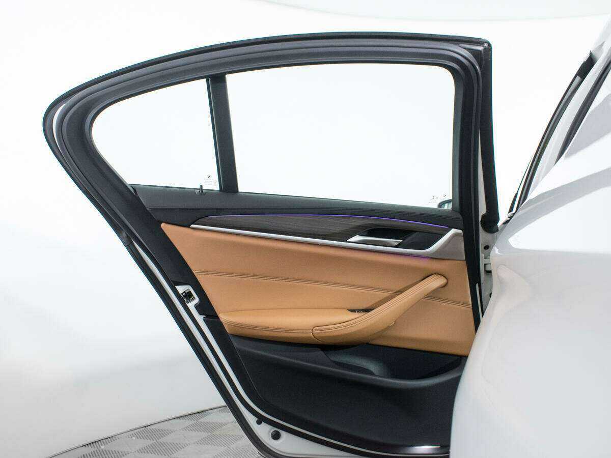 BMW 5 серии 520d xDrive, 2018 Фото №20