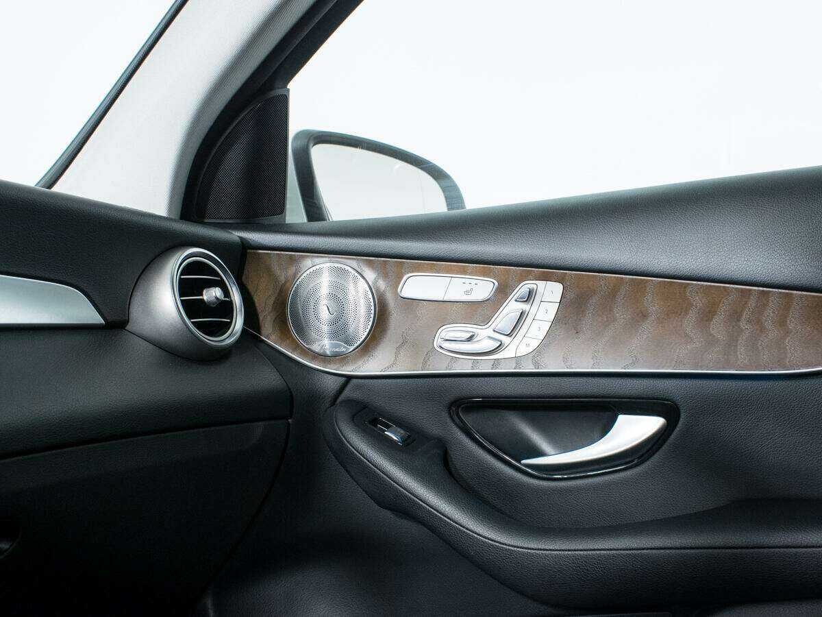 Mercedes-Benz GLC Coupe 300, 2017 Фото №13