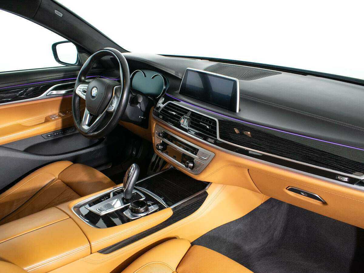BMW 7 серии 740i, 2018 Фото №9