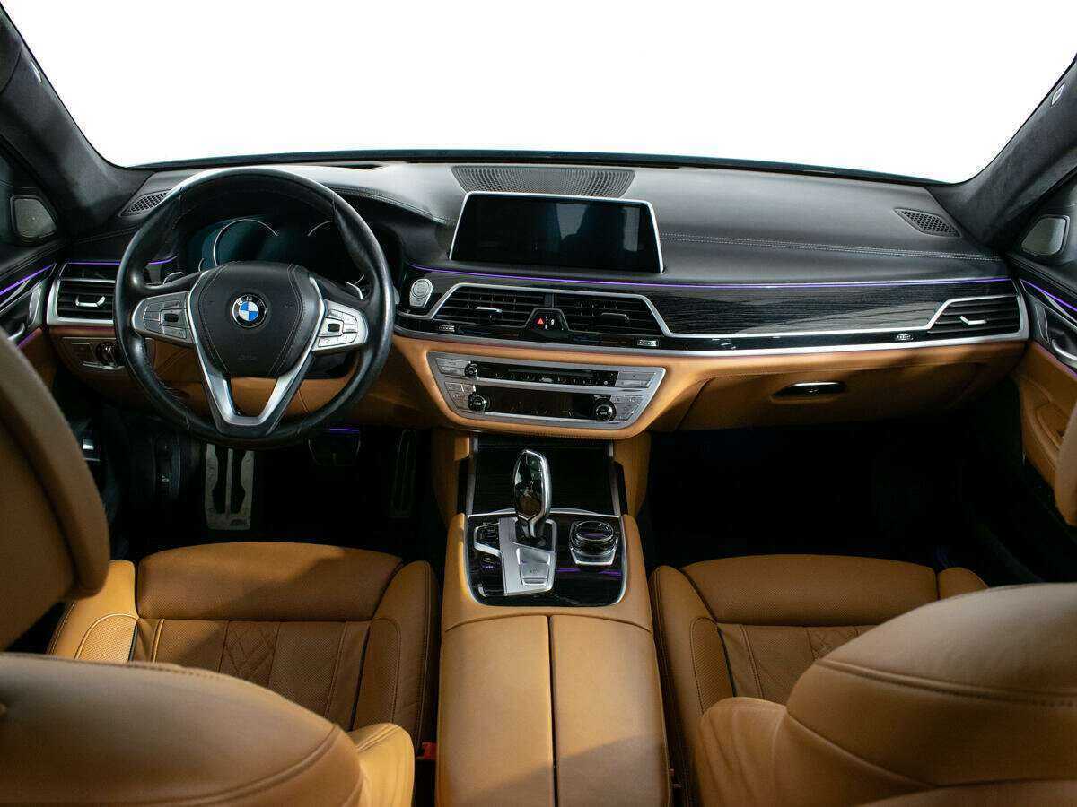 BMW 7 серии 740i, 2018 Фото №12