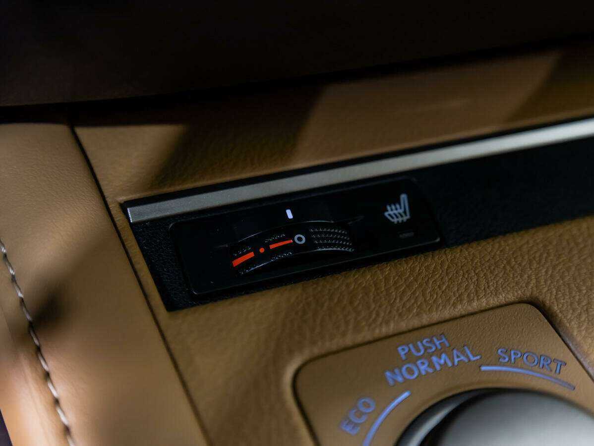 Lexus ES 200, 2016 Фото №14