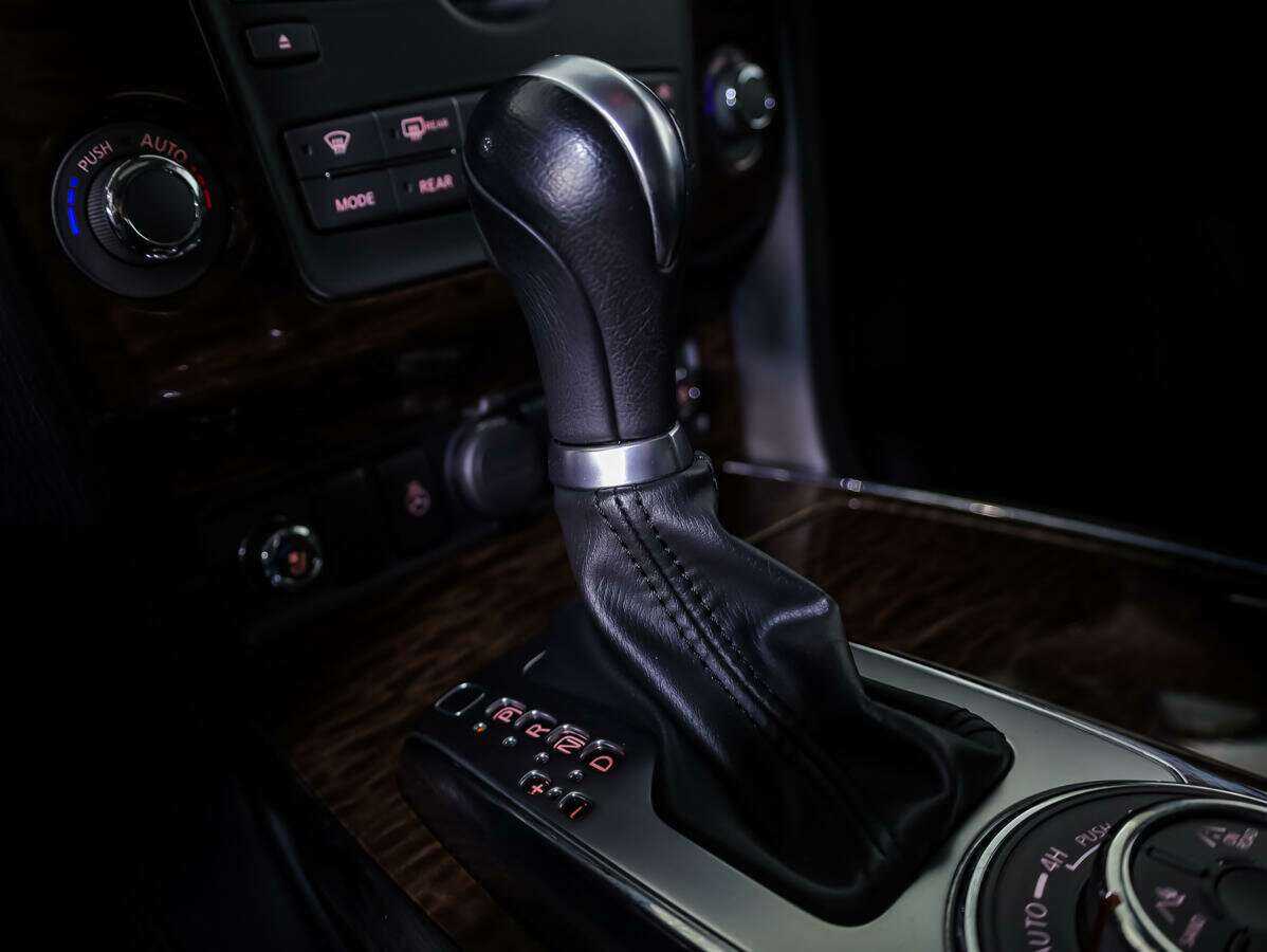 Nissan Patrol, 2010 Фото №16