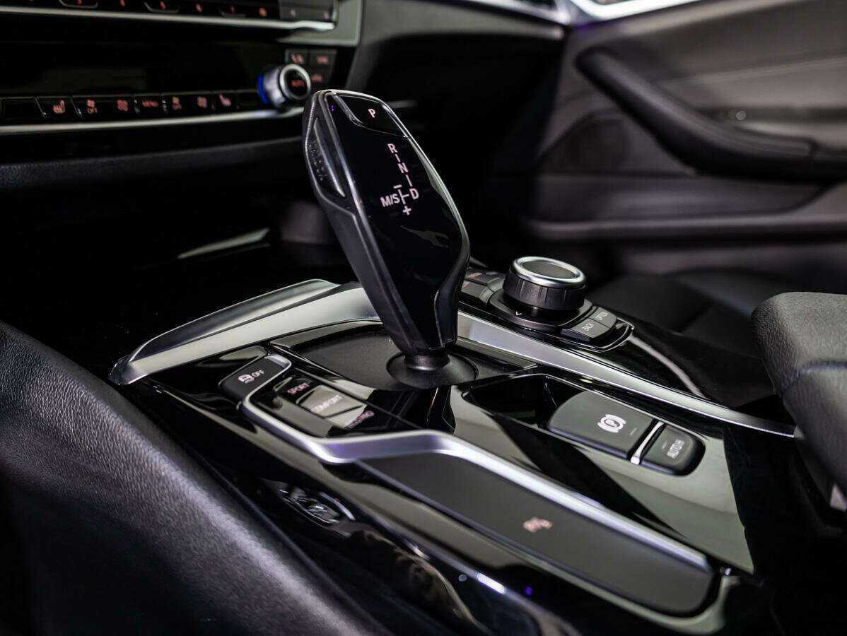 BMW 5 серии 520d xDrive, 2019 Фото №14