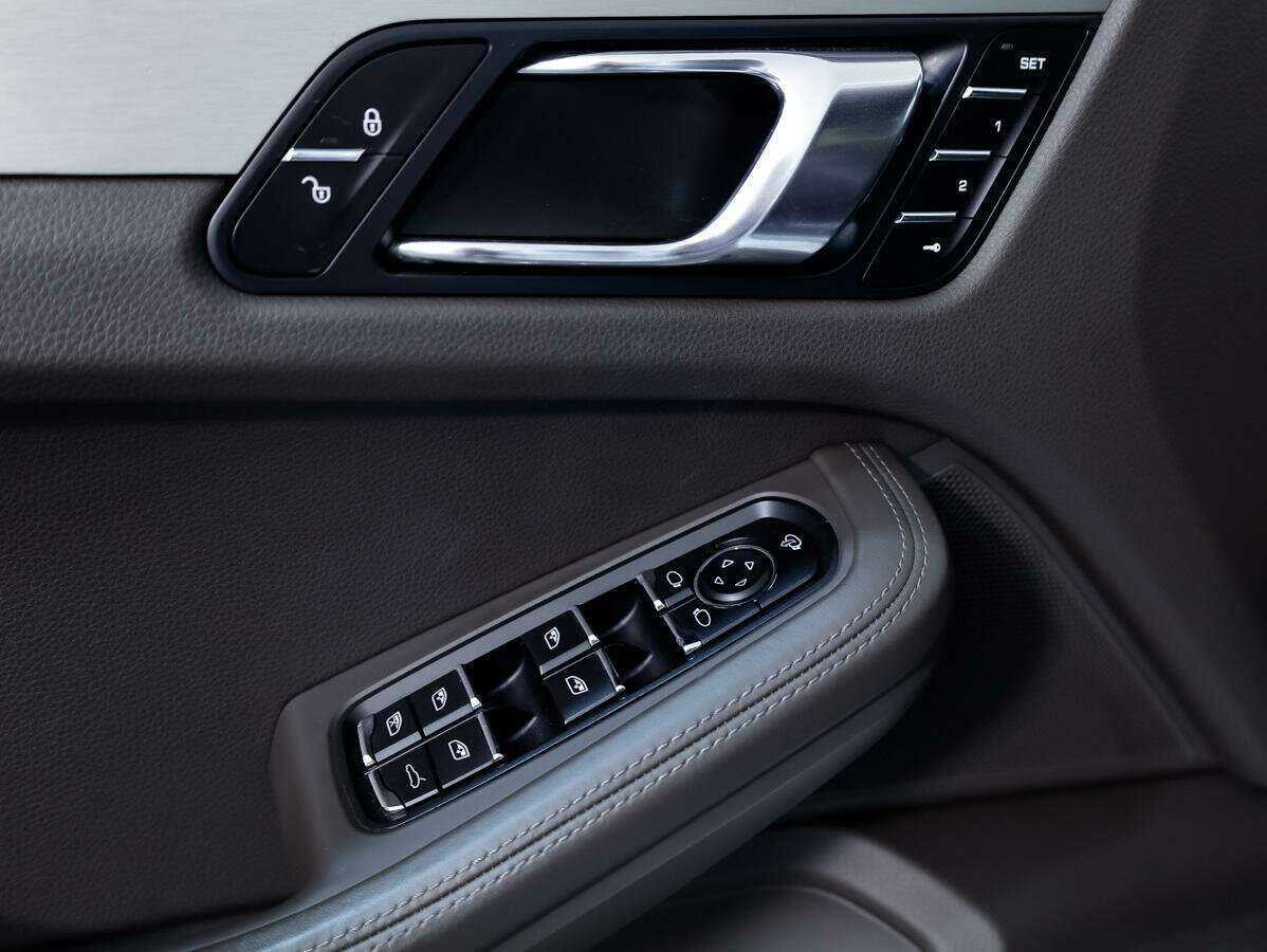 Porsche Macan Turbo, 2015 Фото №16