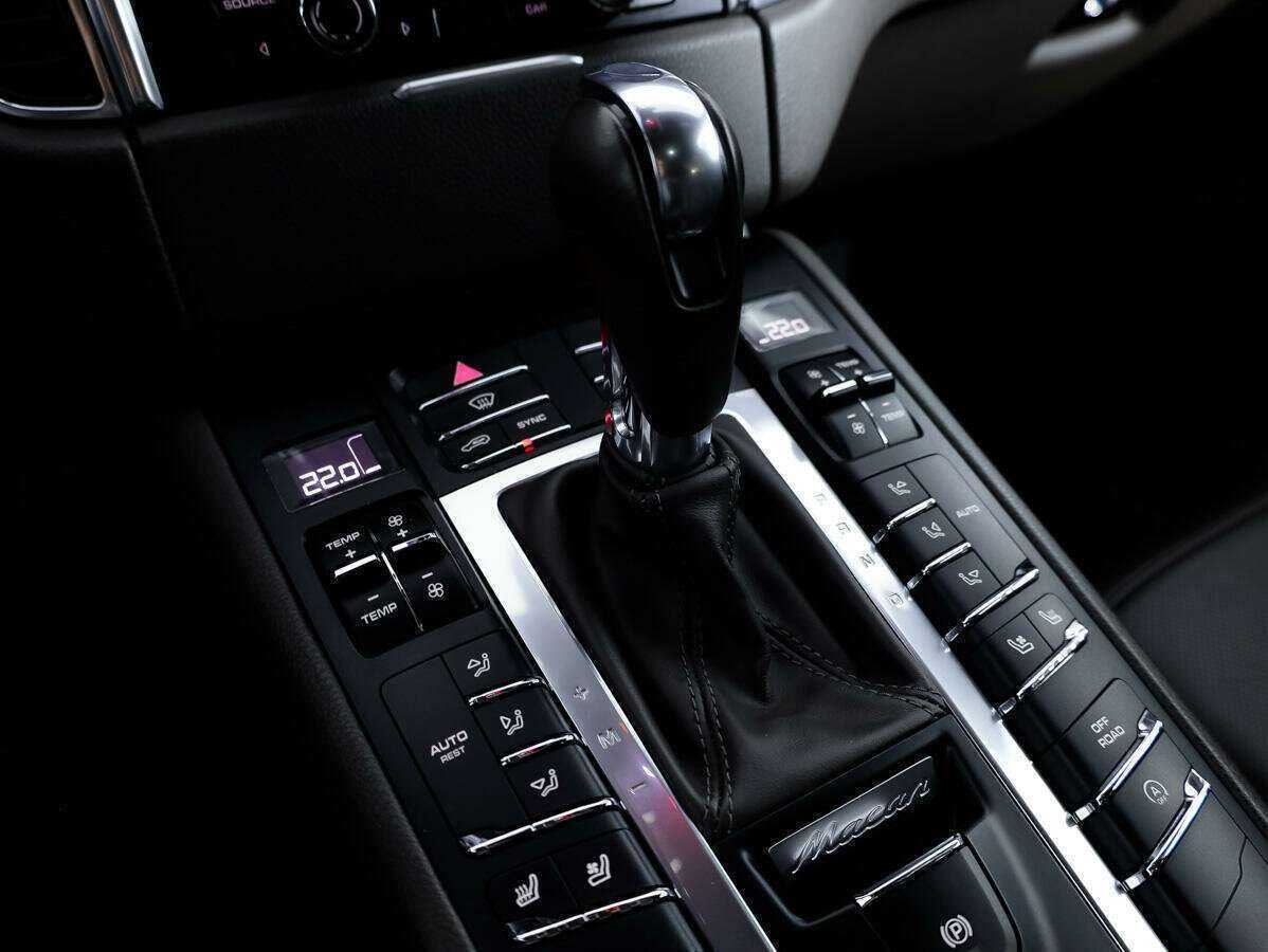 Porsche Macan Turbo, 2015 Фото №23