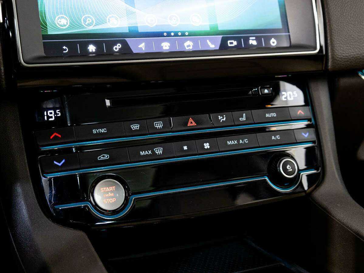 Jaguar F-Pace, 2016 Фото №21