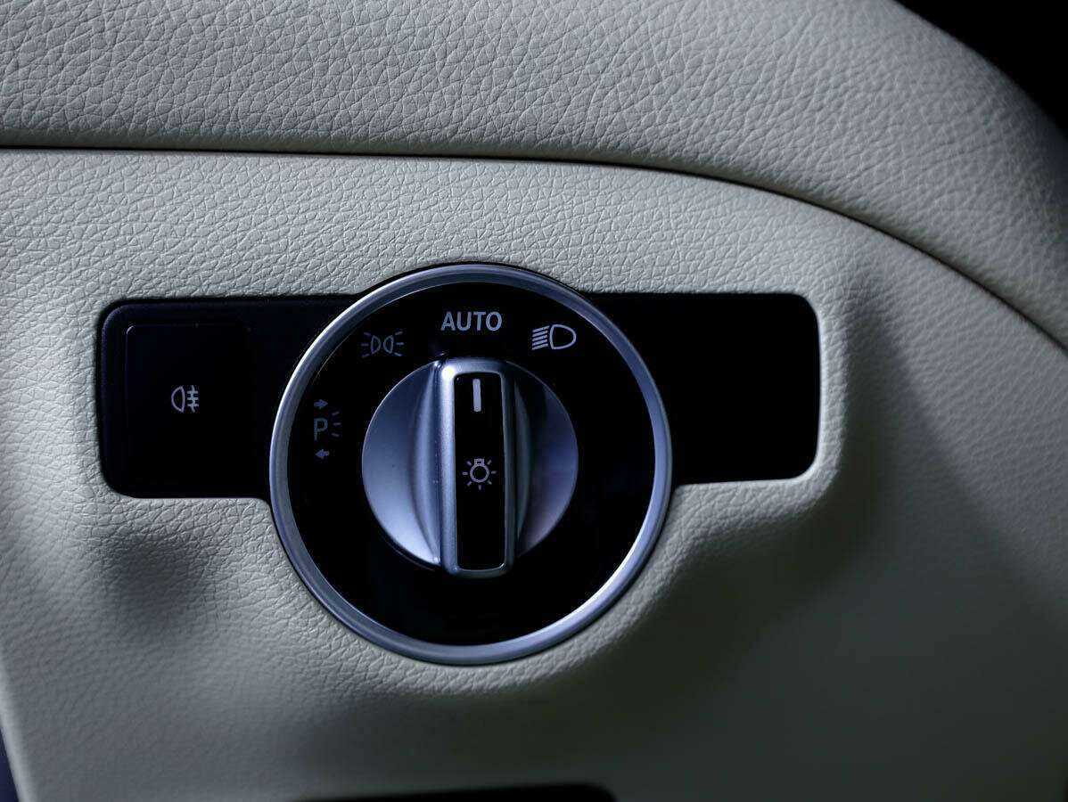 Mercedes-Benz GLA 200, 2015 Фото №17