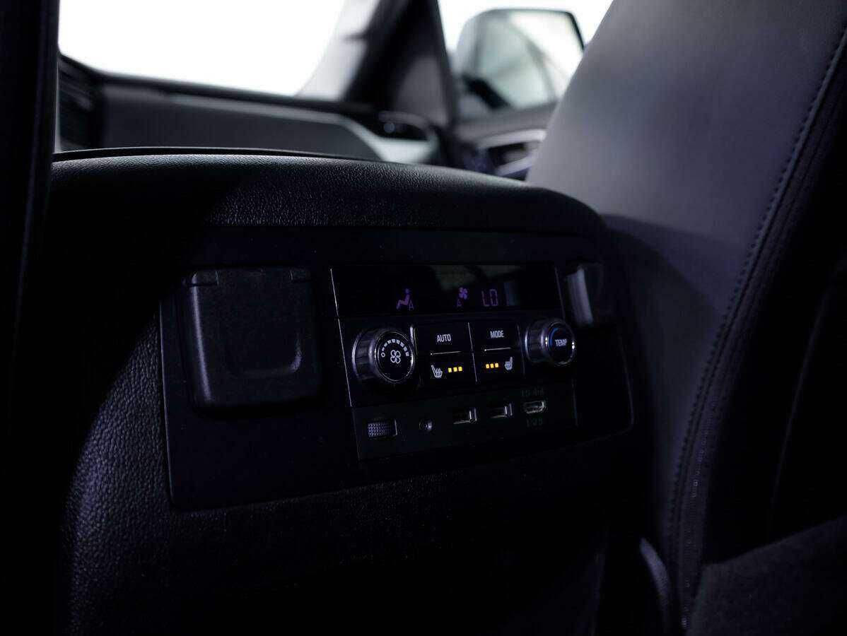 Chevrolet Tahoe, 2018 Фото №17