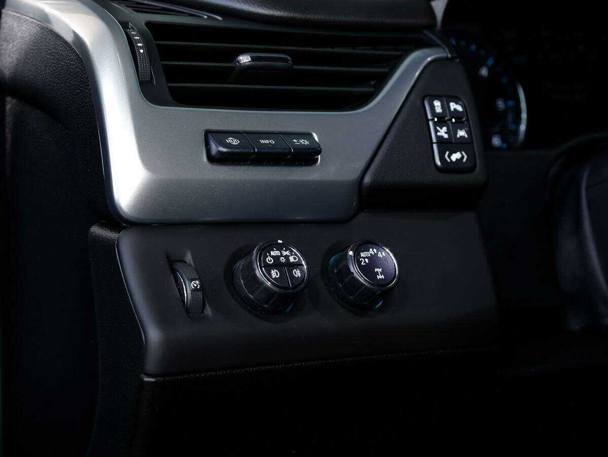 Chevrolet Tahoe, 2018 Фото №24