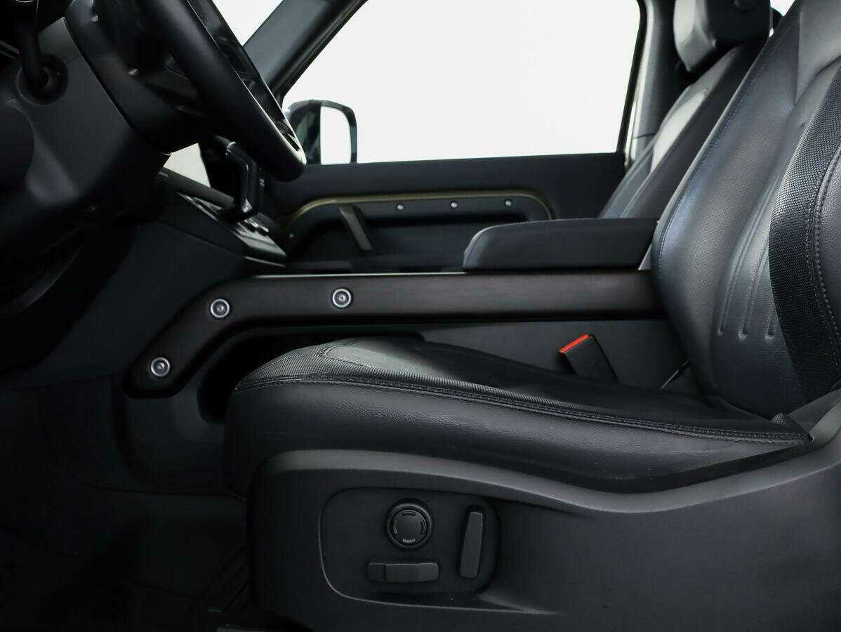 Land Rover Defender 90, 2021 Фото №13