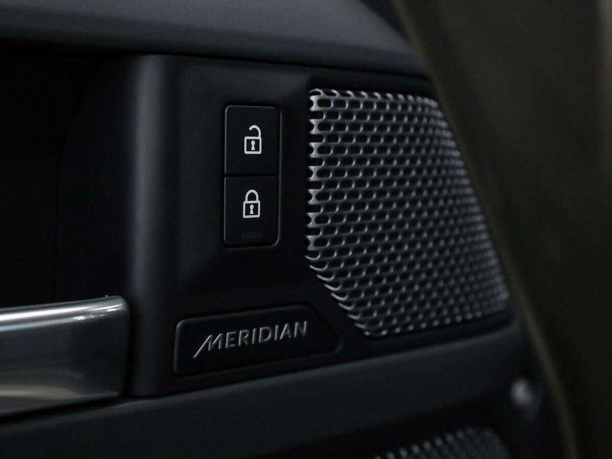 Land Rover Defender 90, 2021 Фото №14