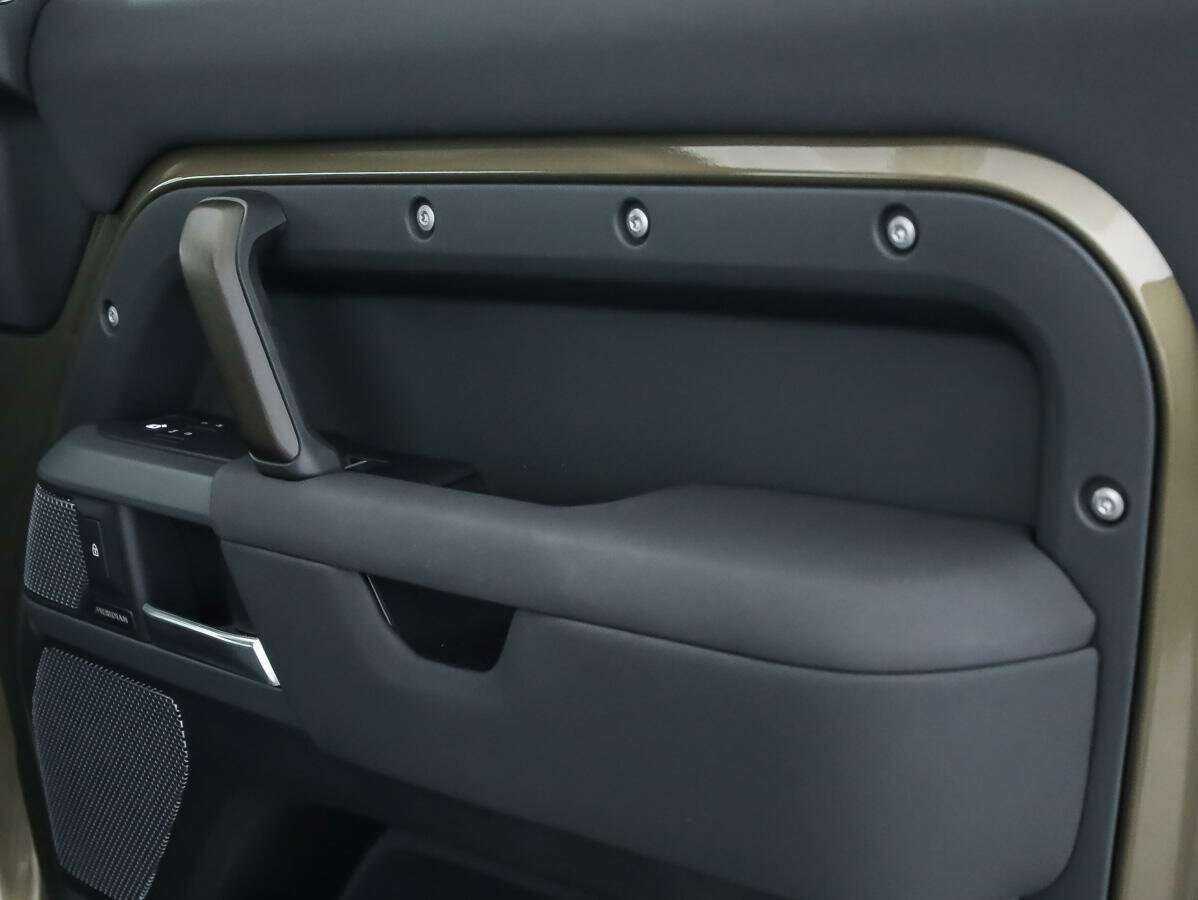 Land Rover Defender 90, 2021 Фото №21