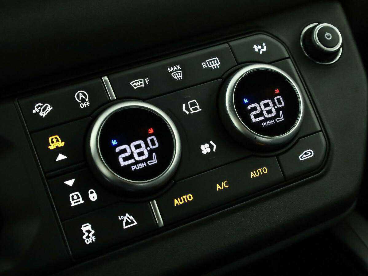 Land Rover Defender 90, 2021 Фото №29