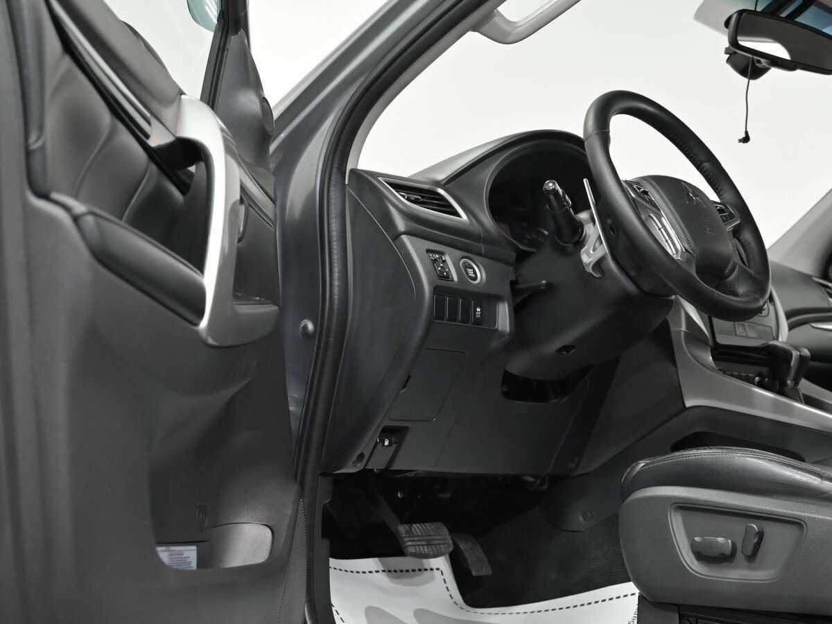 Mitsubishi Pajero Sport, 2017 Фото №9