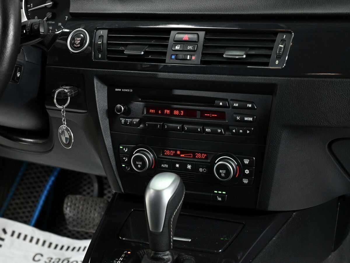 BMW 3 серии 320i, 2009 - 153 000 км. | Фото №8