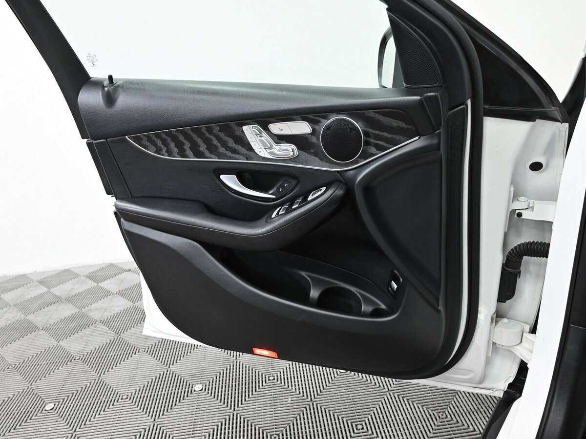 Mercedes-Benz GLC Coupe 250, 2018 Фото №16