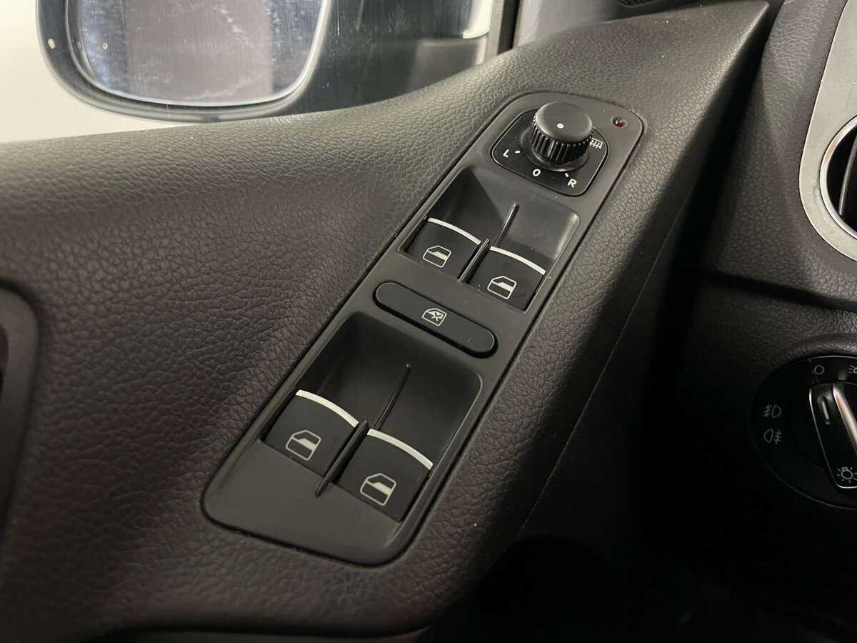 Volkswagen Tiguan, 2010 Фото №15