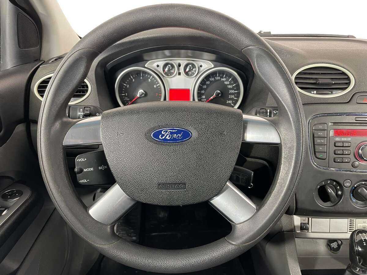 Ford Focus, 2010 Фото №11