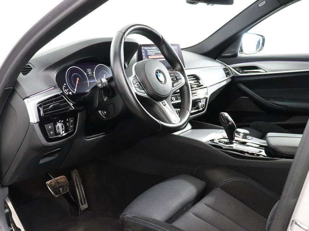 BMW 5 серии 530i xDrive, 2019 Фото №8