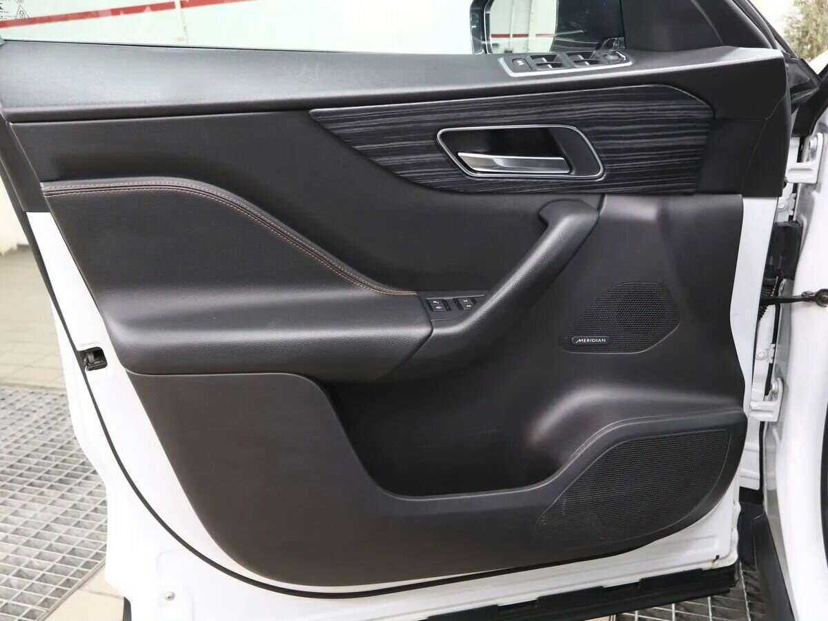 Jaguar F-Pace, 2016 Фото №10