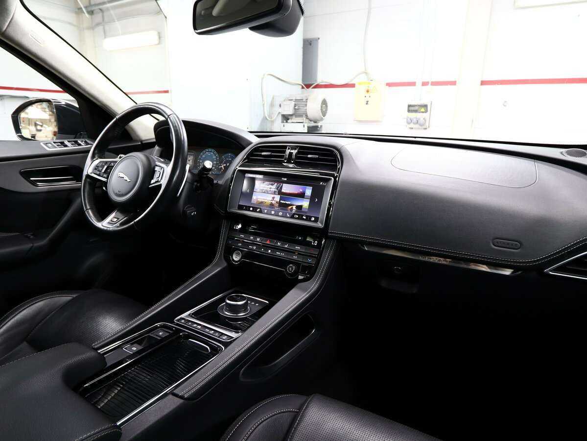 Jaguar F-Pace, 2017 Фото №16