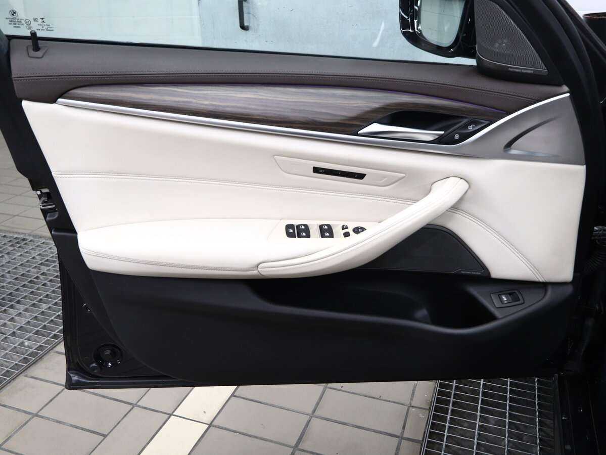 BMW 5 серии 530d xDrive, 2018 Фото №17