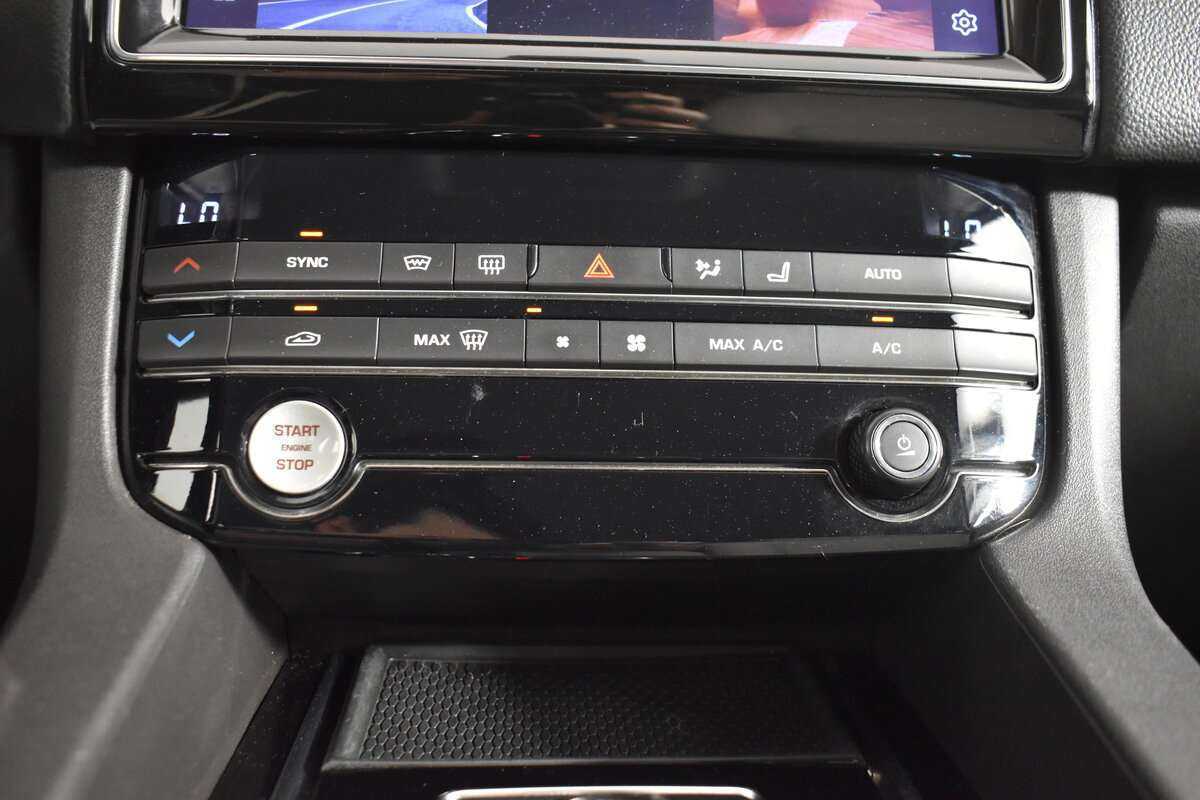 Jaguar F-Pace, 2018 Фото №17