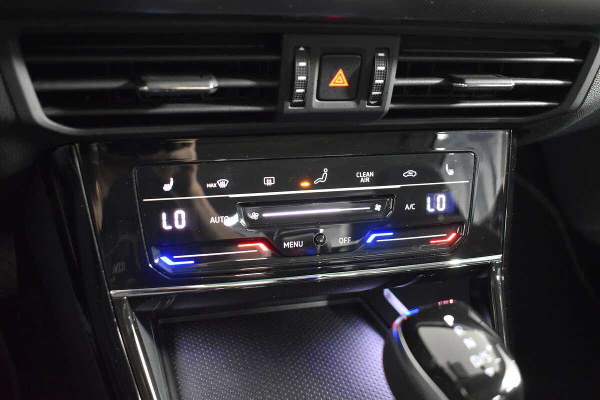 Volkswagen Passat, 2023 Фото №21