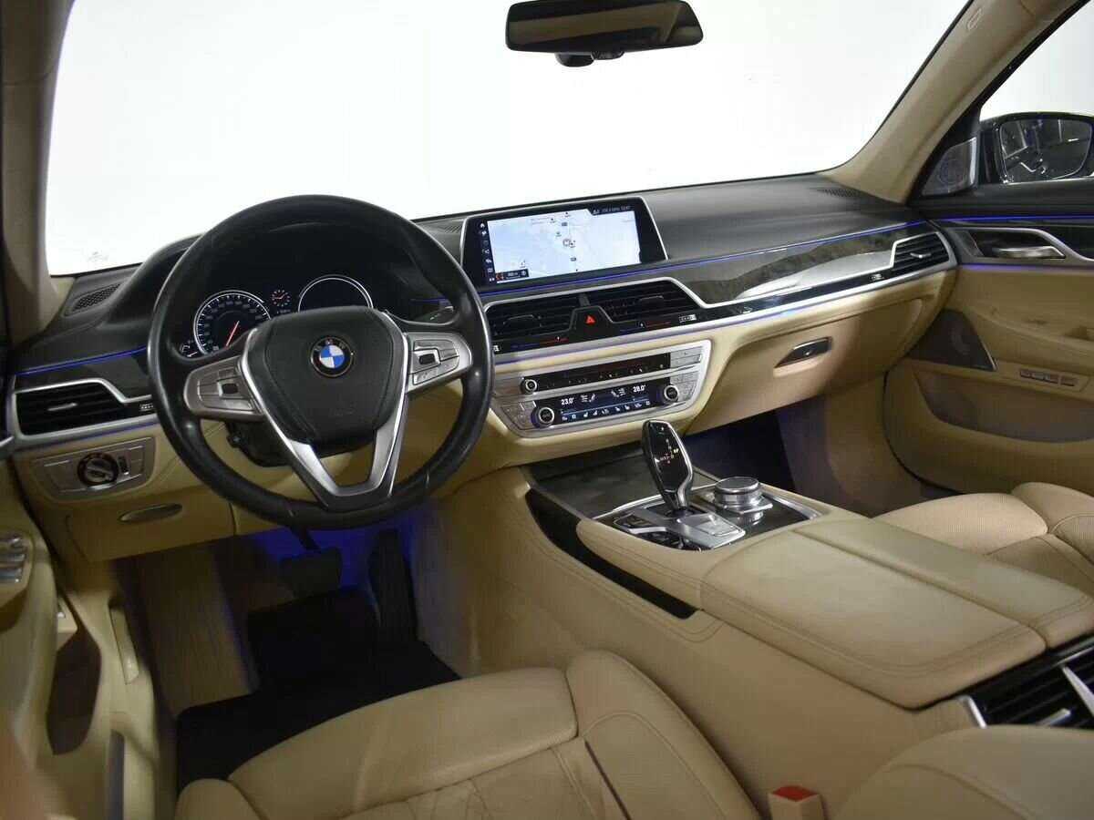 BMW 7 серии 750i xDrive, 2017 Фото №12